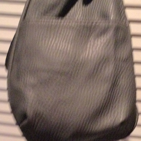 No name charcoal gray bag with lots of room. - Picture 4 of 4